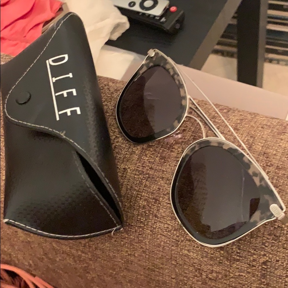 Diff Grey Silver And Black Sunglasses - image 1